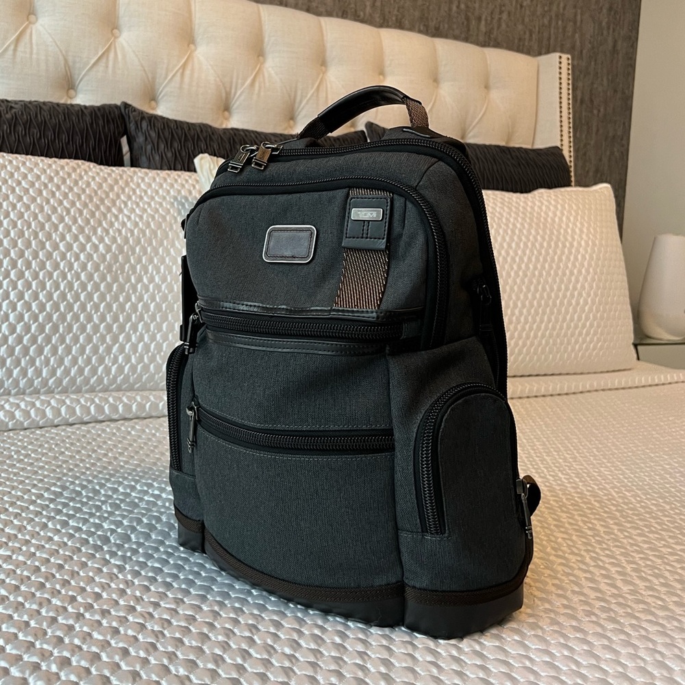 TUMI men’s backpack 🎒 grey with brown leather extension option laptop sleeve